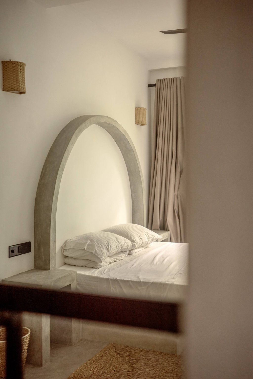 Casa bedroom arched headboard